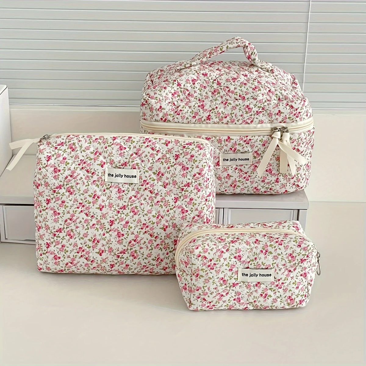 Floral Quilted Makeup Bag – Large Travel Cosmetic Organizer Cosmetic Organizer Bag PLUSH Pink 9x8x15.5cm