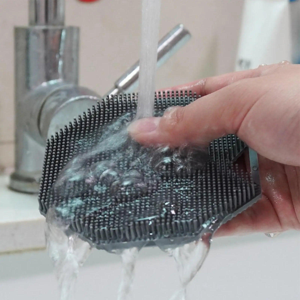 Soft Silicone Body Scrubber Exfoliating Shower Brush Silicone Bath Scrubber PLUSH