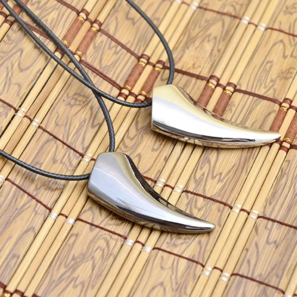 Wolf Pendant Necklace – Zinc Alloy Fashion Jewelry Silver/Black Pendant Necklace PLUSH