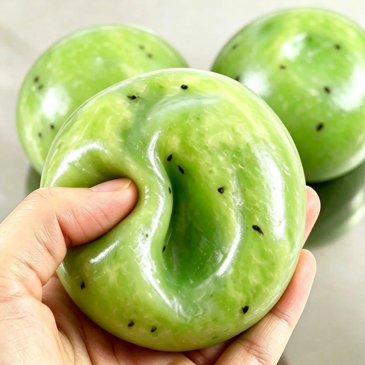 Kiwi Squeeze Fidget Ball – Sensory Slush Toy Crunchy Sound Sensory Fidget Toy PLUSH