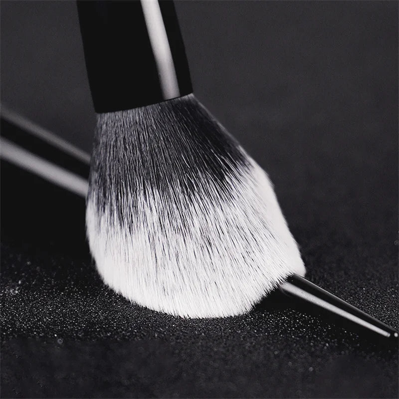 Kat Von D KVD Makeup Brush – Foundation, Blush & Eyeshadow Makeup Brush PLUSH