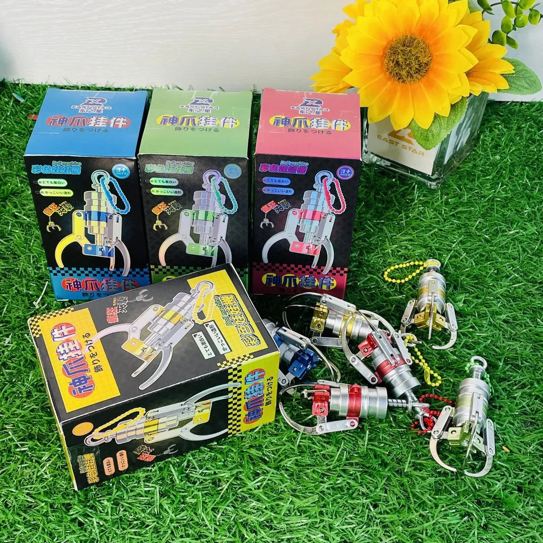 Mini Claw Machine Keychain – Fidget Toy & Backpack Charm Novelty Keychain Toy PLUSH