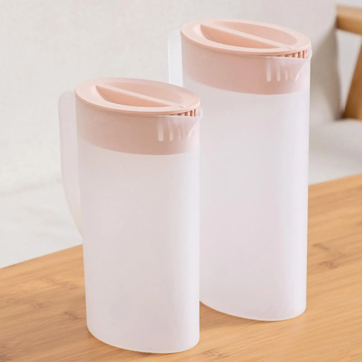1.5L/2L Juice Pitcher with Lid & V-Shaped Spout | Cold Kettle Beverage Pitcher PLUSH