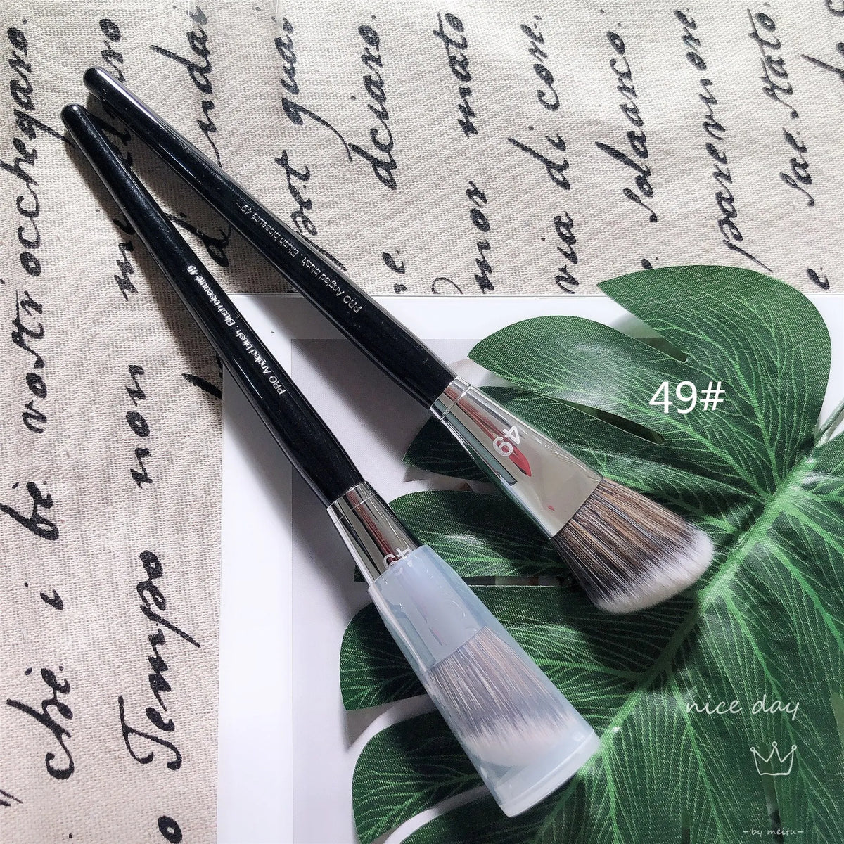 Angled Contouring Blush Brush – Cheekbone Sculpting Tool Contouring Makeup Brush PLUSH
