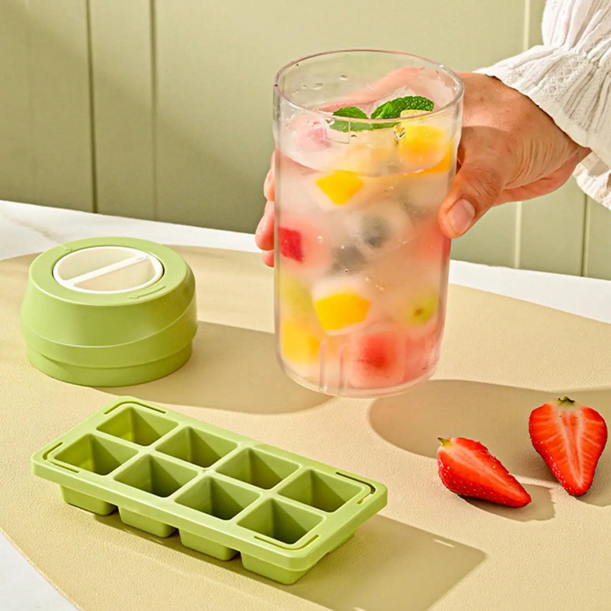 8-Grid Ice Cube Tray with Lid – Large Capacity Freezer Maker Ice Cube Tray PLUSH