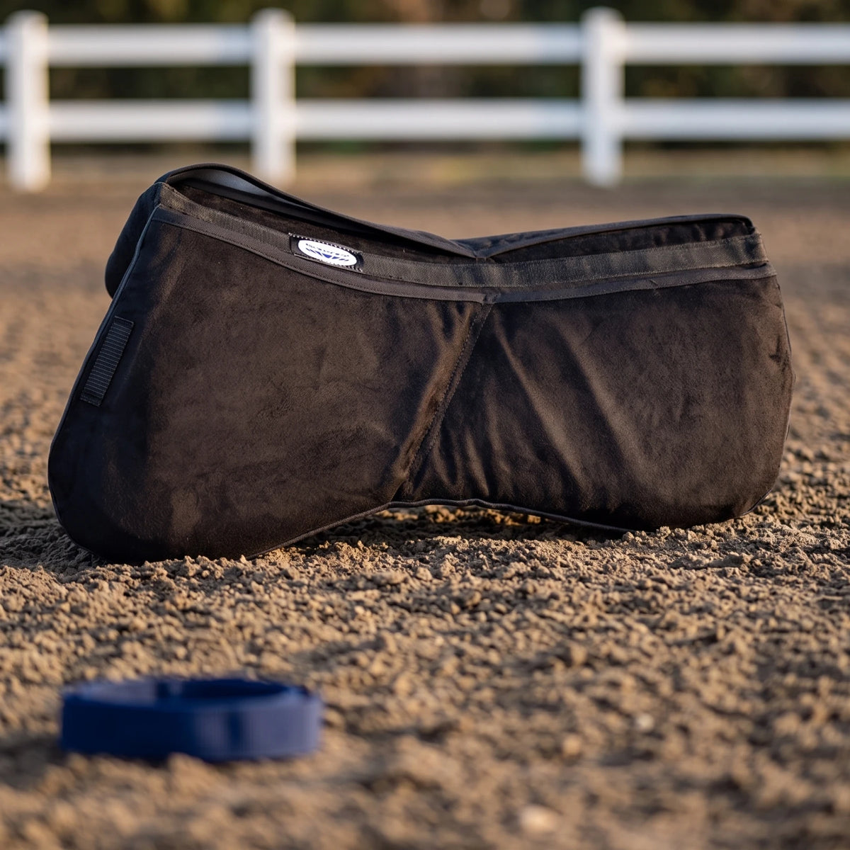 Contoured Saddle Pad – High-Elastic Shock-Absorbing Horse Tack Horse Saddle Pad PLUSH Black