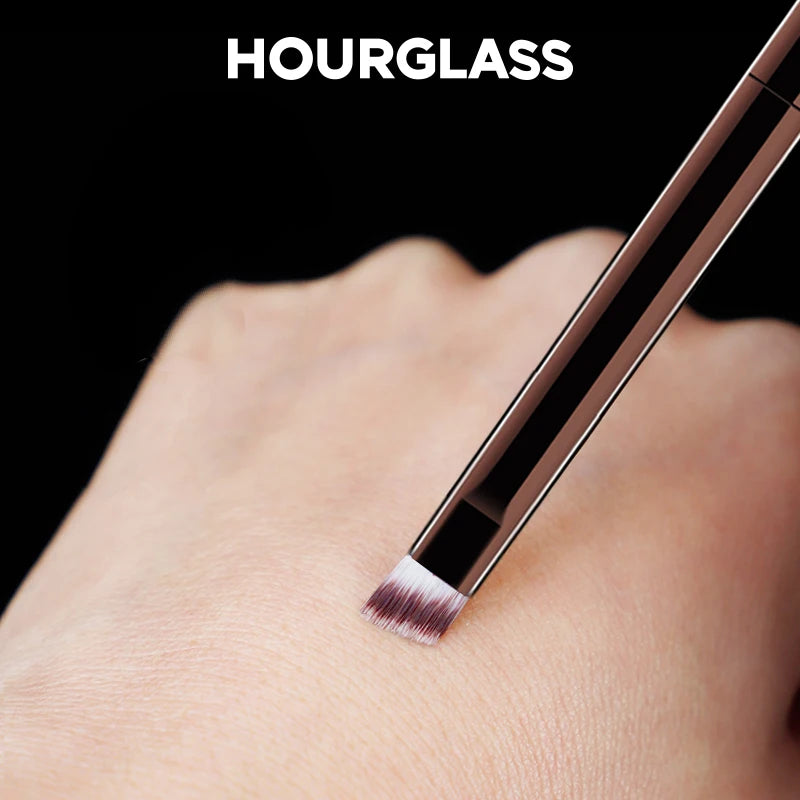 Hourglass No.10 Angled Eyeliner & Eyebrow Brush – Soft Fiber Makeup Brush PLUSH