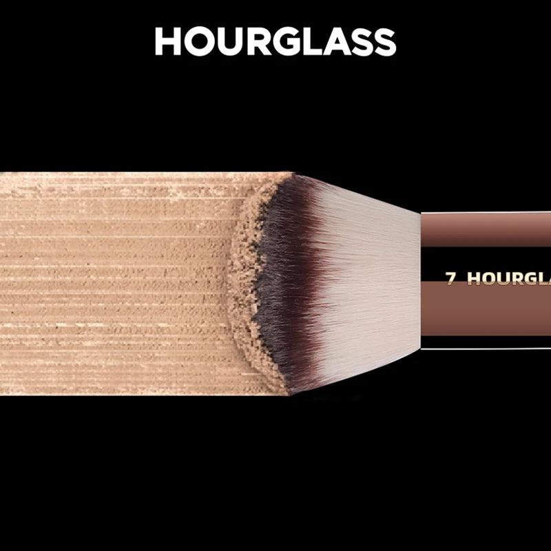 Hourglass No.7 Finishing Powder Brush – Soft Wool Fiber Finishing Makeup Brush PLUSH