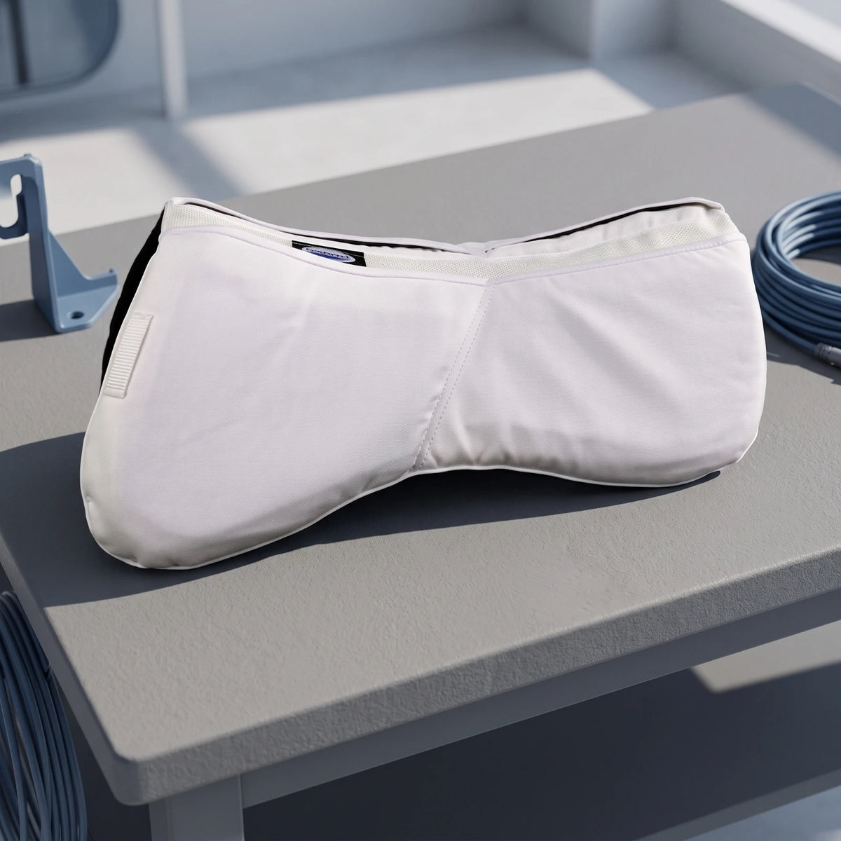 Contoured Saddle Pad – High-Elastic Shock-Absorbing Horse Tack Horse Saddle Pad PLUSH White