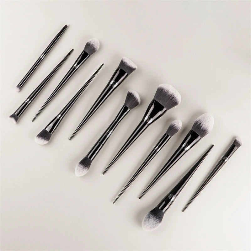 Kat Von D KVD Makeup Brush – Foundation, Blush & Eyeshadow Makeup Brush PLUSH