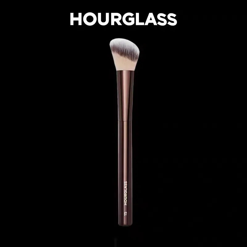 HOURGLASS No.15 Liquid Blush, Contour & Powder Makeup Brush Makeup Brush PLUSH