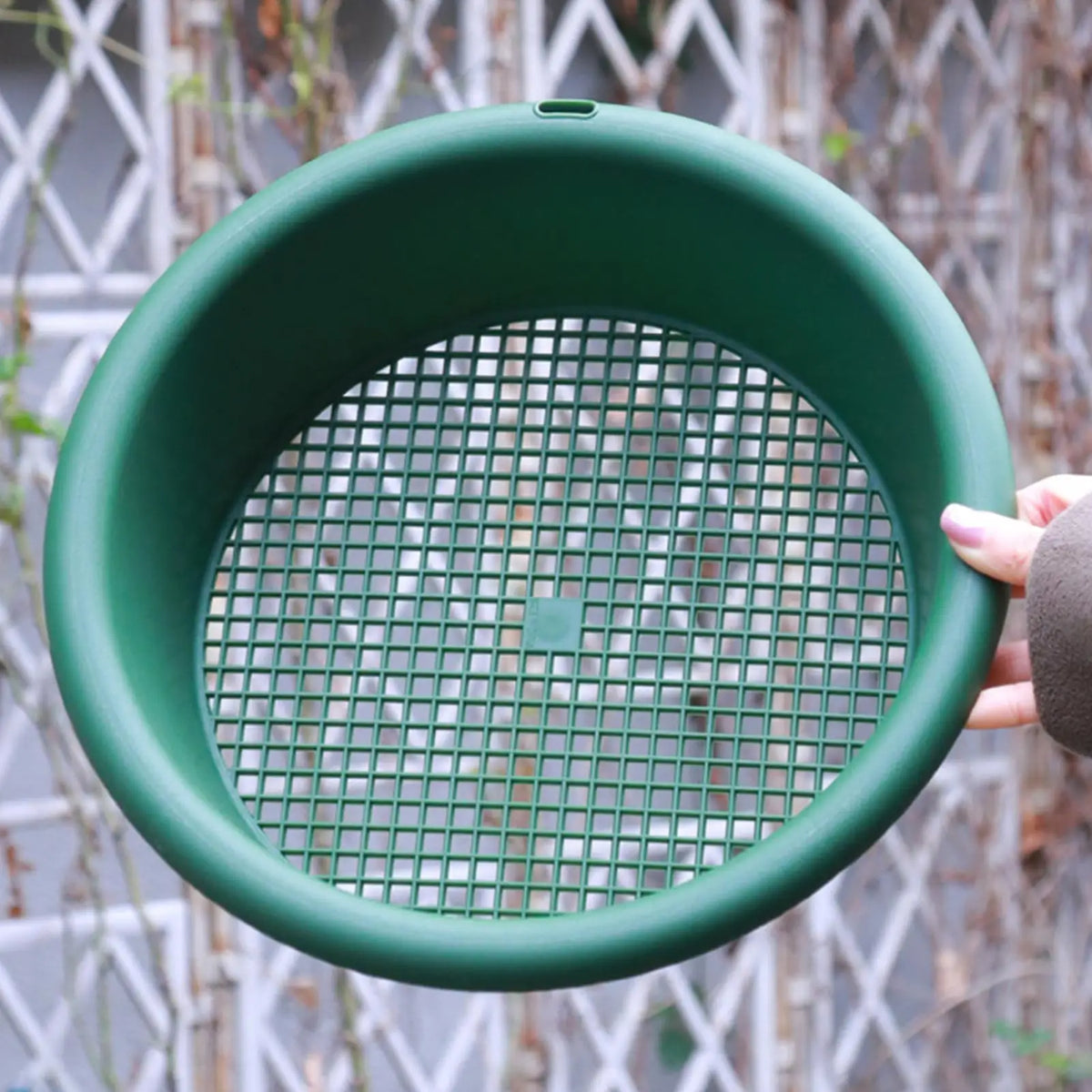 Plastic Soil Sifter & Garden Sieve – Mesh Screen Filter Tool Garden Soil Sifter PLUSH
