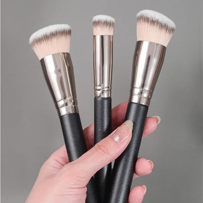 Angled Foundation & Concealer Brush – Synthetic Contour Tool Makeup Brush PLUSH