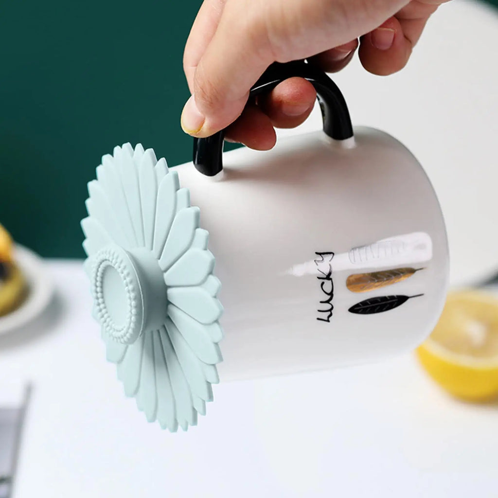 Silicone Cup Lid with Handle – Dustproof Leakproof Mug Cover Silicone Mug Lid PLUSH