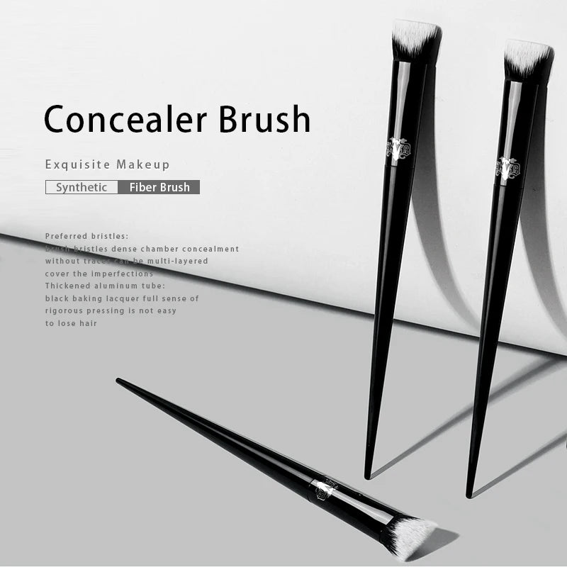 Kat Von D #40 Concealer Brush – Soft Synthetic Fiber Concealer Makeup Brush PLUSH