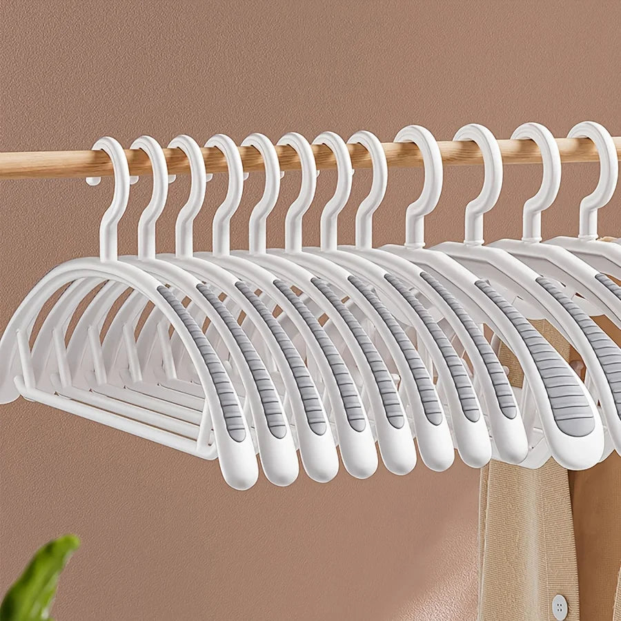 Non-Slip Wide Shoulder Plastic Clothes Hangers – Bulk Pack Clothes Hangers PLUSH