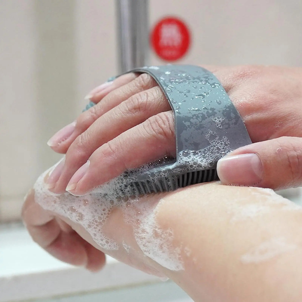 Soft Silicone Body Scrubber Exfoliating Shower Brush Silicone Bath Scrubber PLUSH