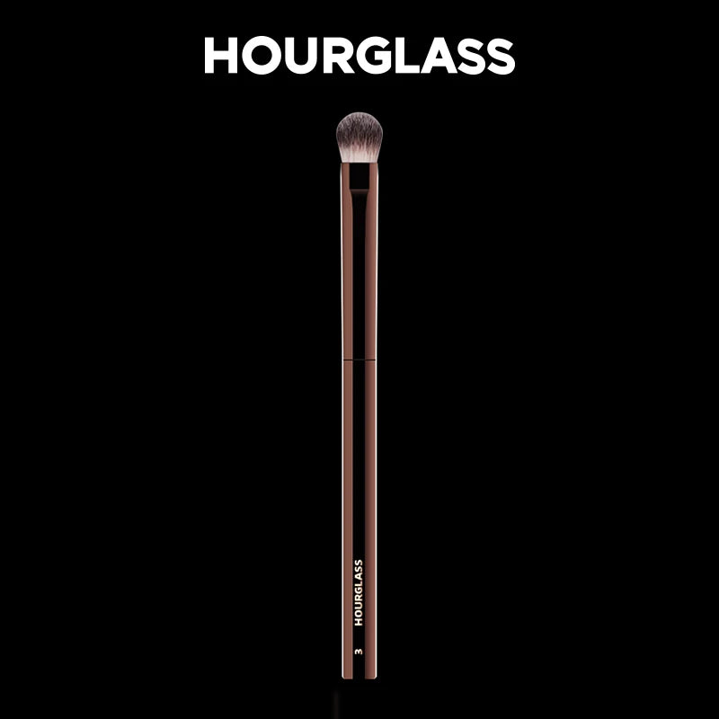 Hourglass No.3 All Over Shadow Brush – Soft Fiber Eye Brush Eye Makeup Brush PLUSH
