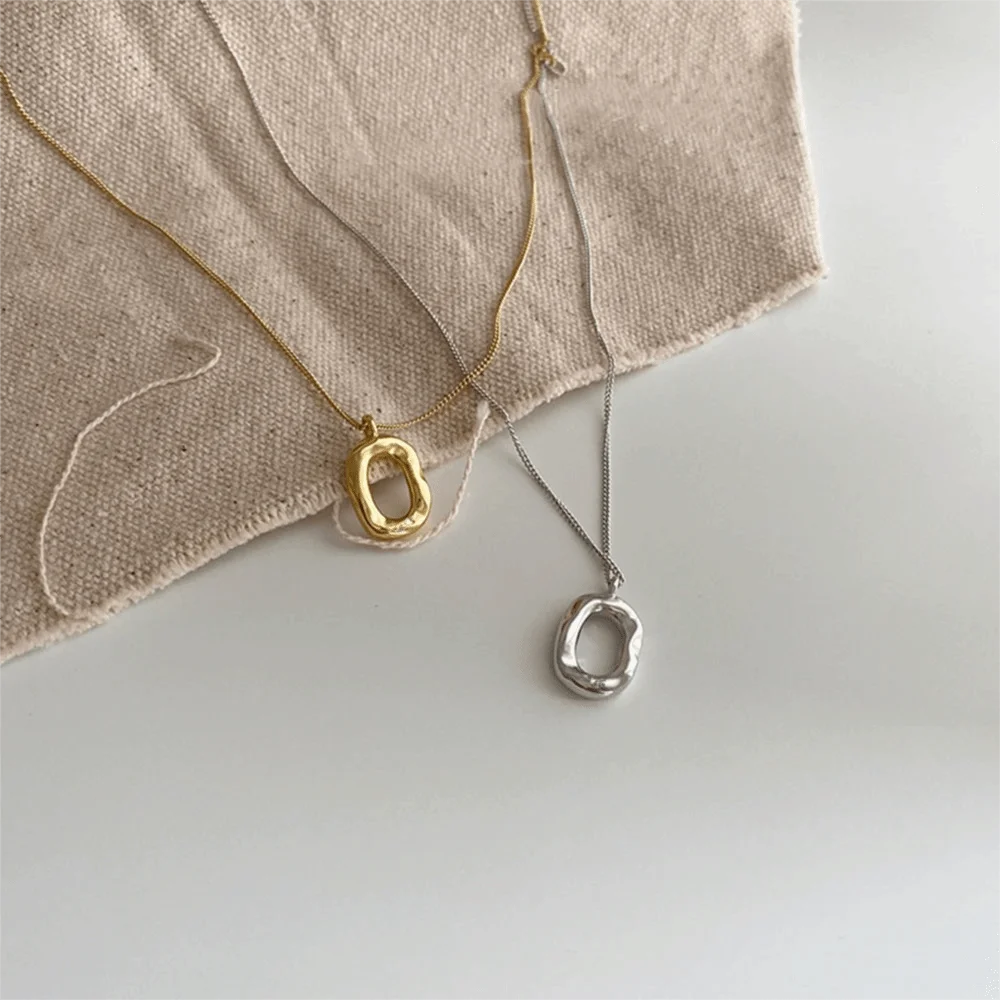 Women's Minimalist Clavicle Choker Necklace – Gold & Silver Pendant Choker Necklace PLUSH