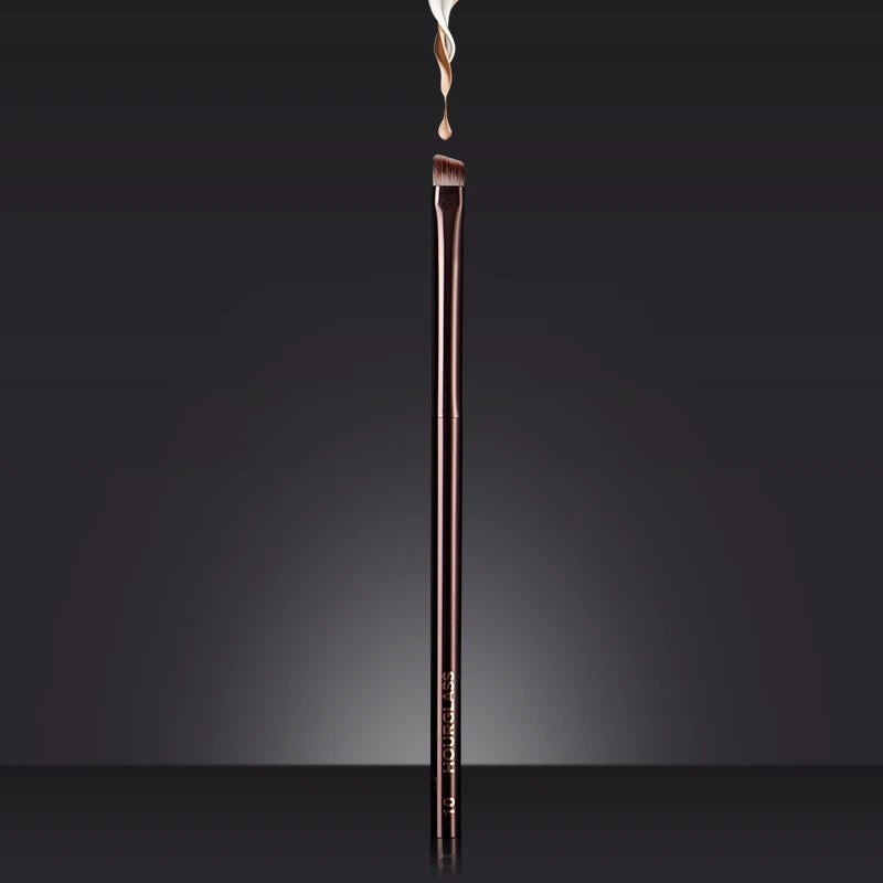 Hourglass No.10 Angled Eyeliner & Eyebrow Brush – Soft Fiber Makeup Brush PLUSH