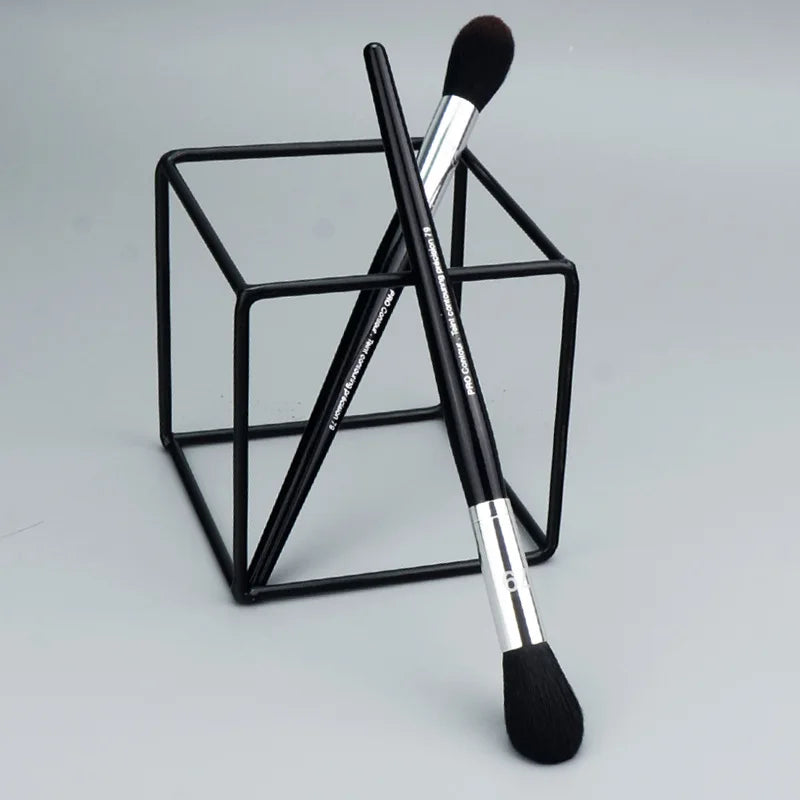 SEP 79 Pro Flame Highlighter Brush – Natural Goat Hair Makeup Brush PLUSH
