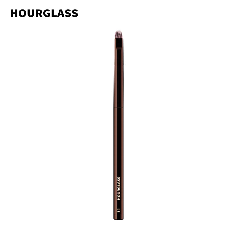 Hourglass No.11 Eyetail Smudge Brush – Soft Fiber Eye Brush Eye Makeup Brush PLUSH