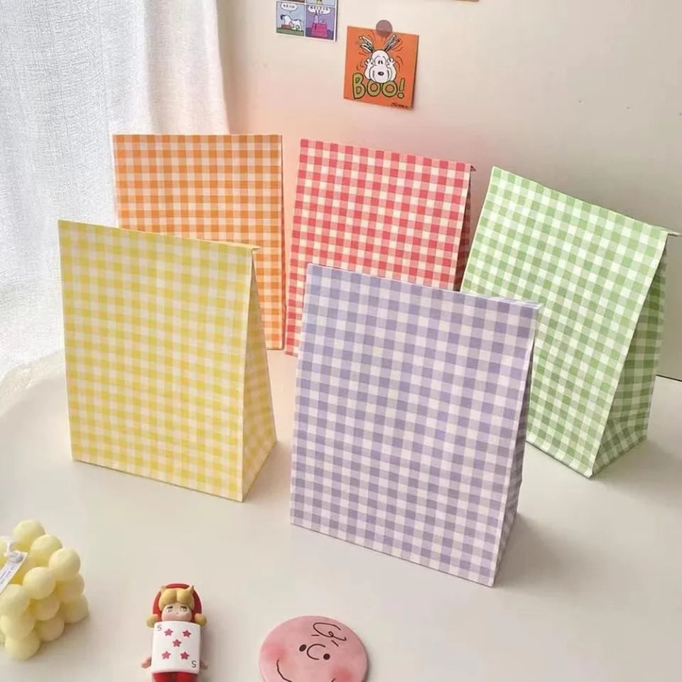Colorful Kraft Paper Party Gift Bags – 10/20/30 Pack Party Gift Bags PLUSH