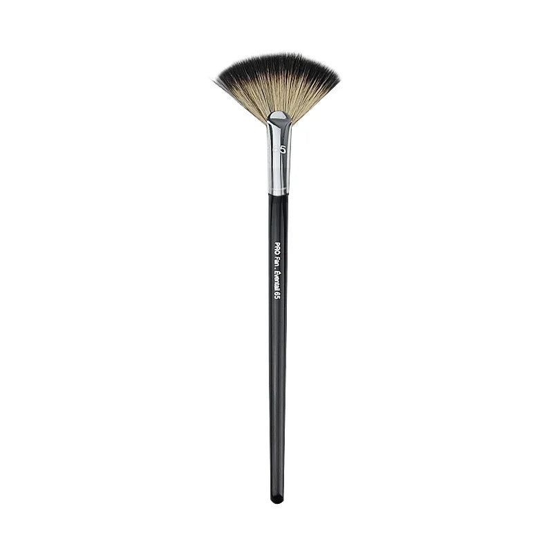 PRO Fan Brush #65 – Powder, Bronzer & Illuminator Makeup Brush Makeup Fan Brush PLUSH 65 Fan Brush