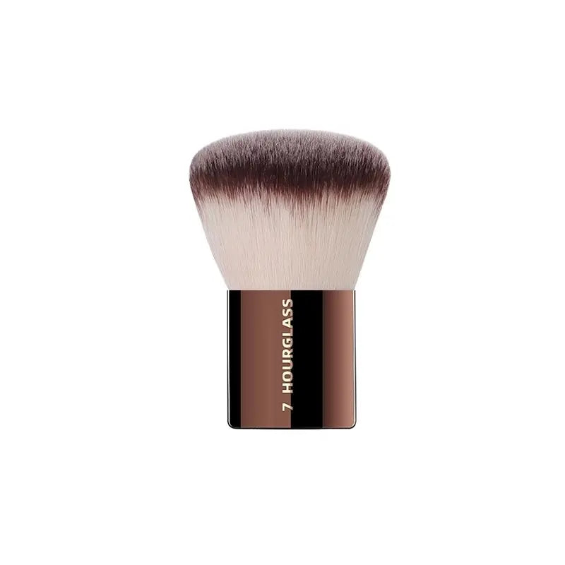Hourglass No.7 Finishing Powder Brush – Soft Wool Fiber Finishing Makeup Brush PLUSH black
