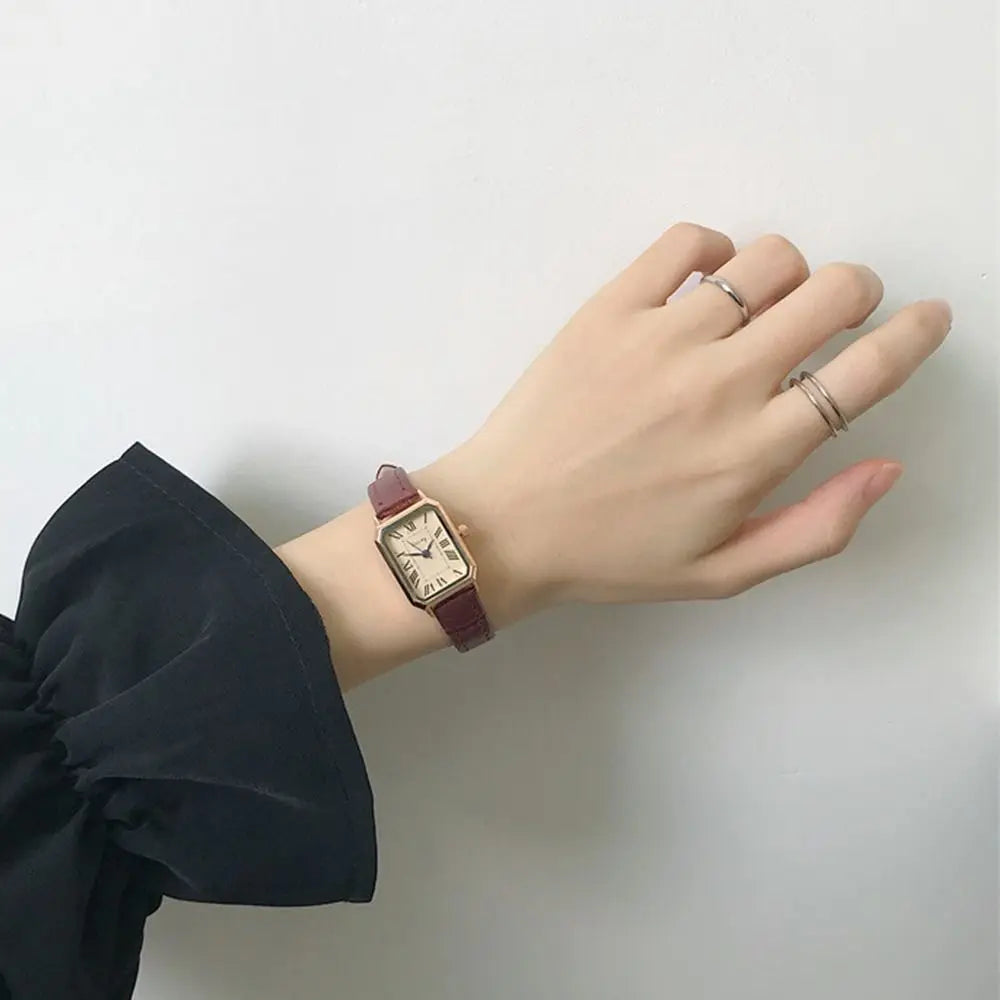 Elegant Women's Quartz Watch – Roman Numeral Leather Strap Ladies Quartz Watch PLUSH