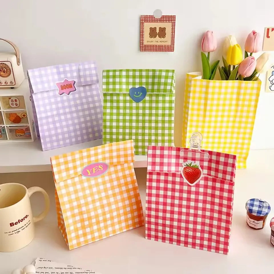 Colorful Kraft Paper Party Gift Bags – 10/20/30 Pack Party Gift Bags PLUSH