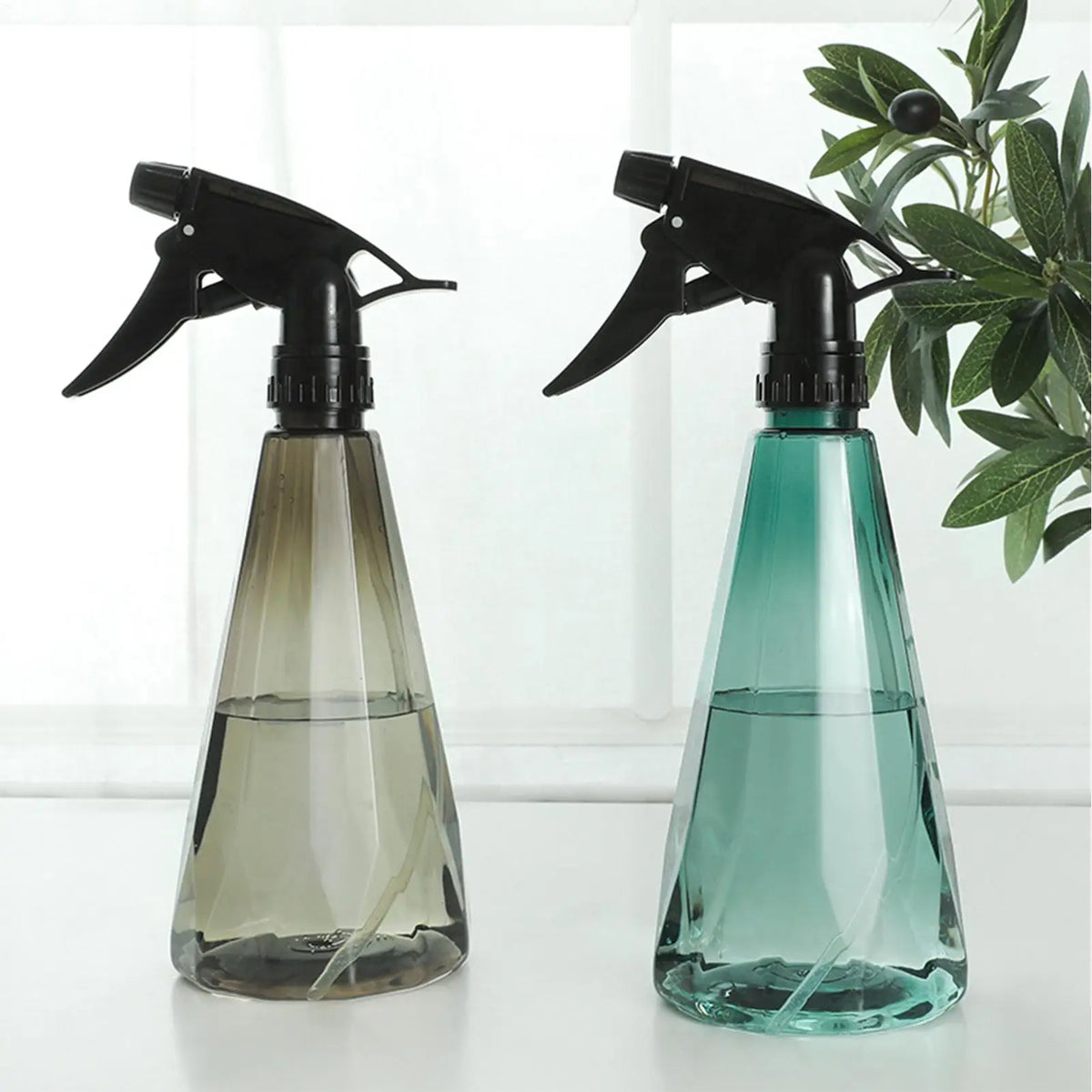 500ml Adjustable Refillable Spray Bottle – Garden Plant Watering Garden Spray Bottle PLUSH