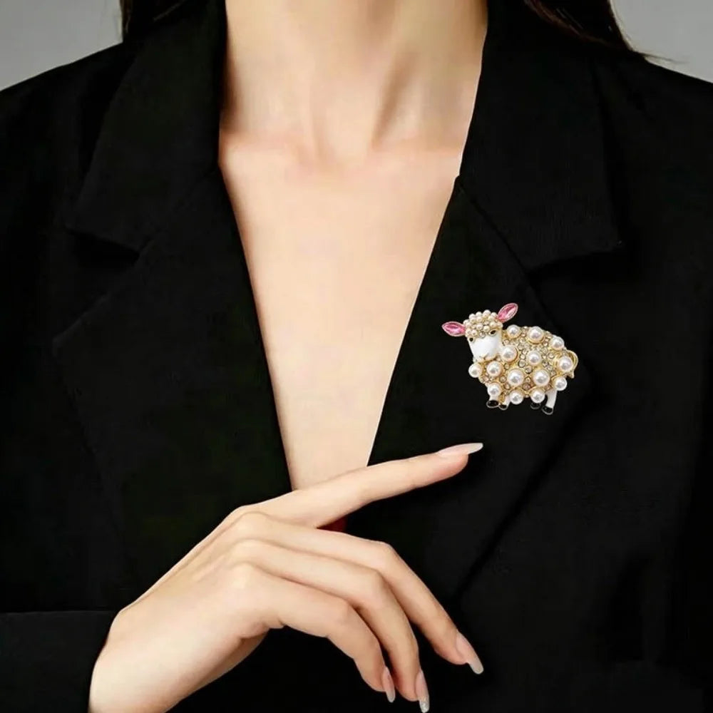Sheep Brooch Pin – Imitation Pearl & Rhinestone Animal Pin Animal Brooch Pin PLUSH