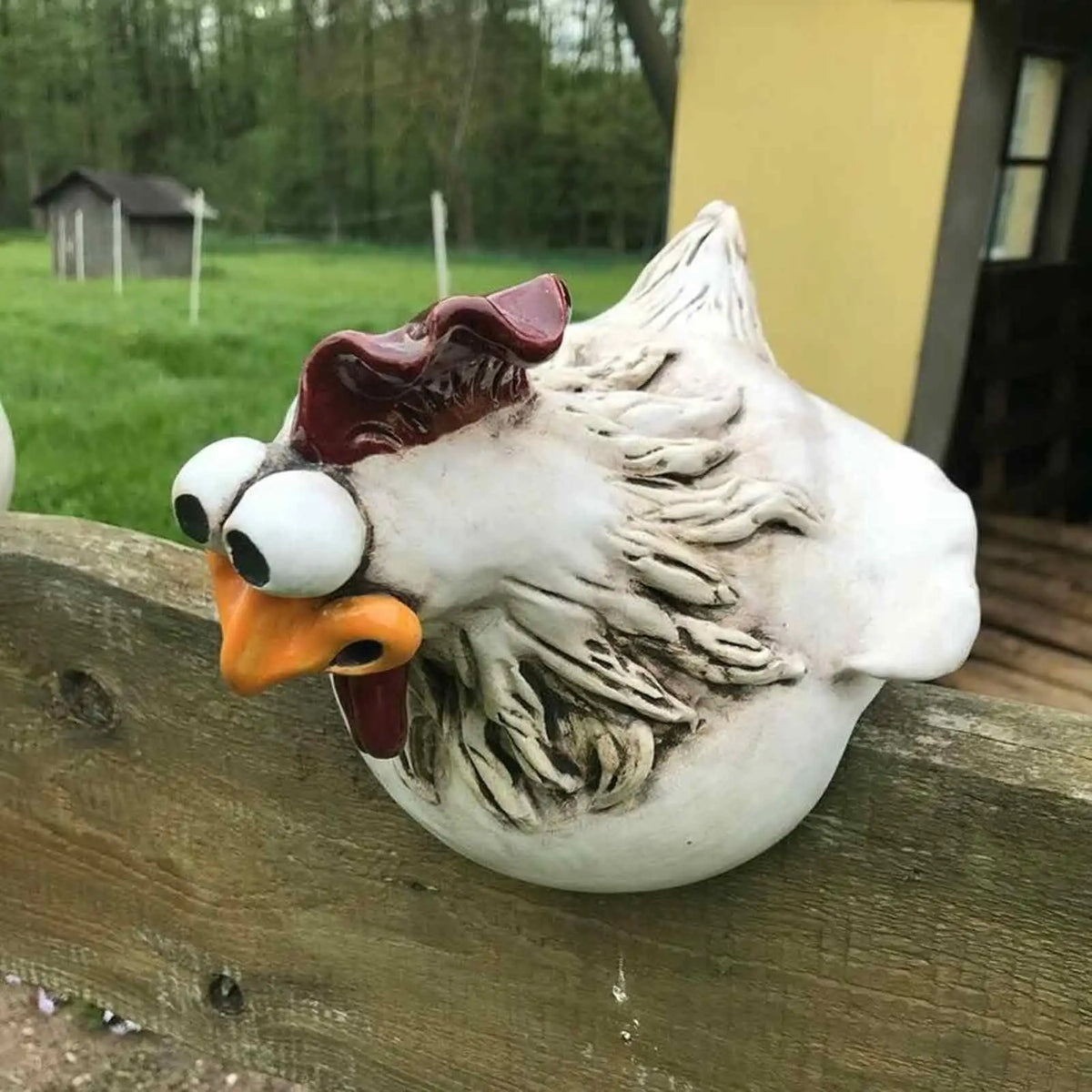 Resin Chicken Fence Statue – Garden Hen Sculpture Décor Garden Statue PLUSH