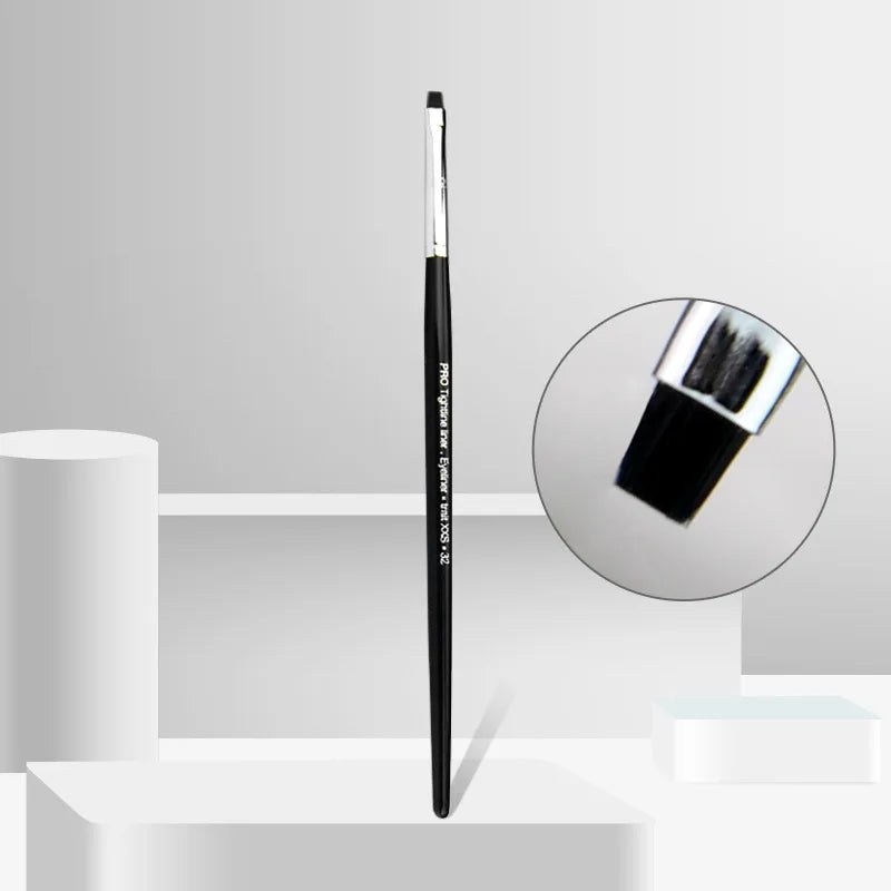 SEP #32 Pro Small Flat Tightline Eyeliner Brush – Makeup Artist Eyeliner Makeup Brush PLUSH