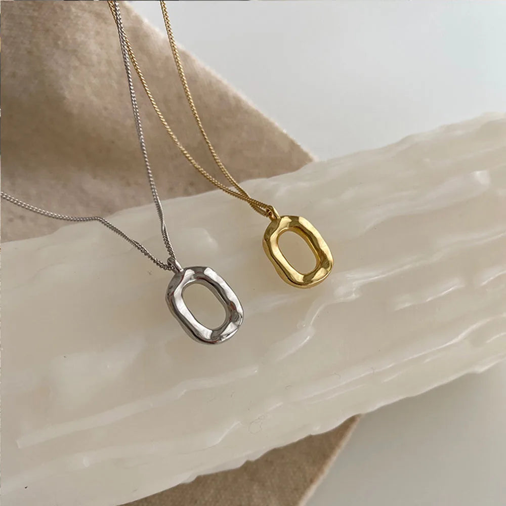 Women's Minimalist Clavicle Choker Necklace – Gold & Silver Pendant Choker Necklace PLUSH