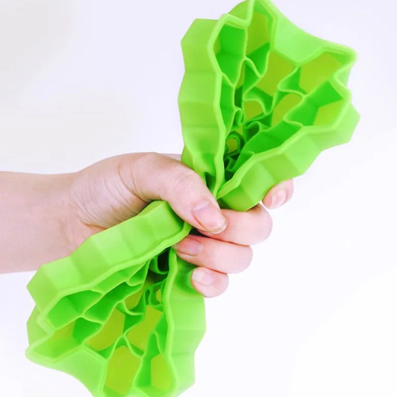 Silicone Ice Cube Tray 148 Cubes Large-Capacity BPA-Free & Lid Silicone Ice Tray PLUSH