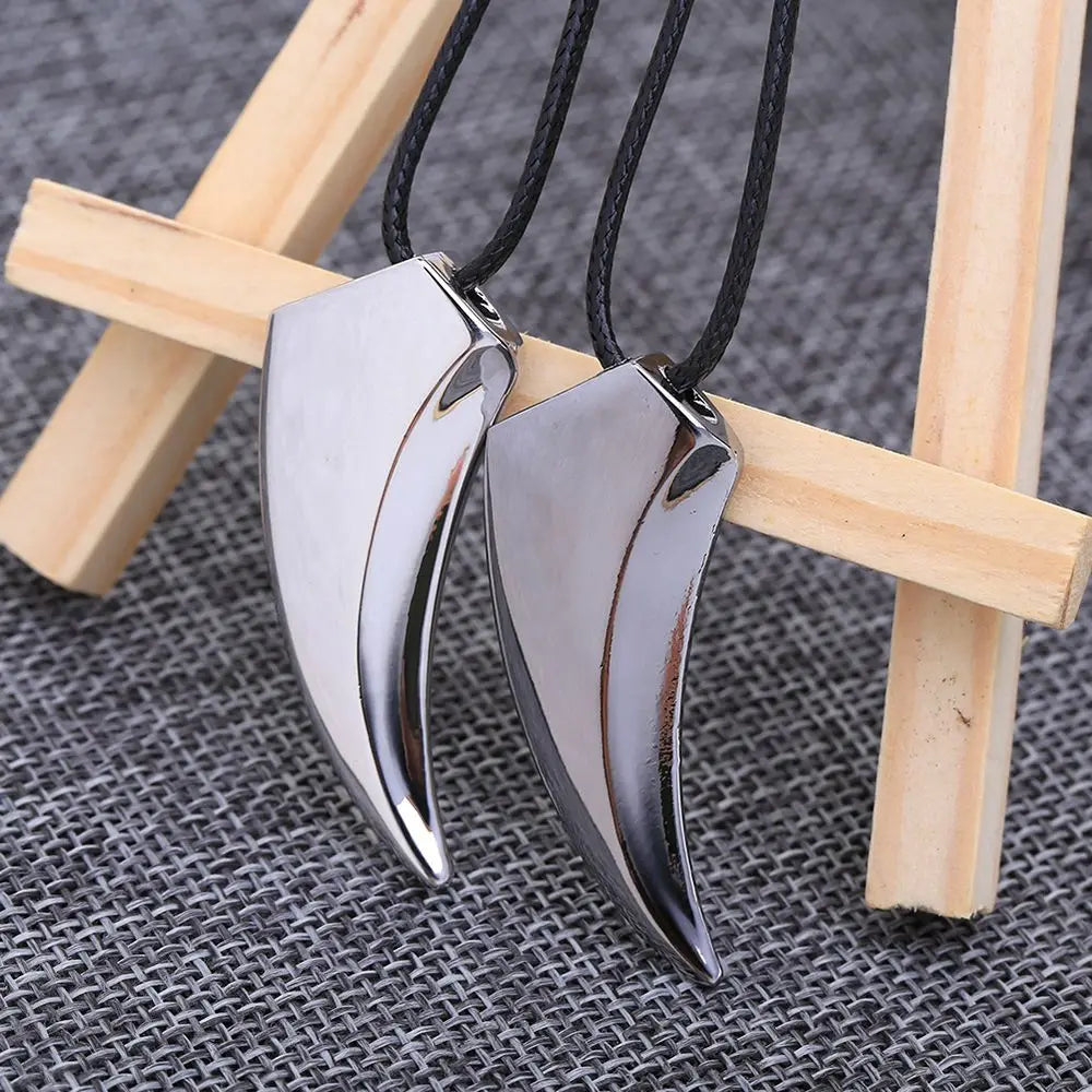 Wolf Pendant Necklace – Zinc Alloy Fashion Jewelry Silver/Black Pendant Necklace PLUSH