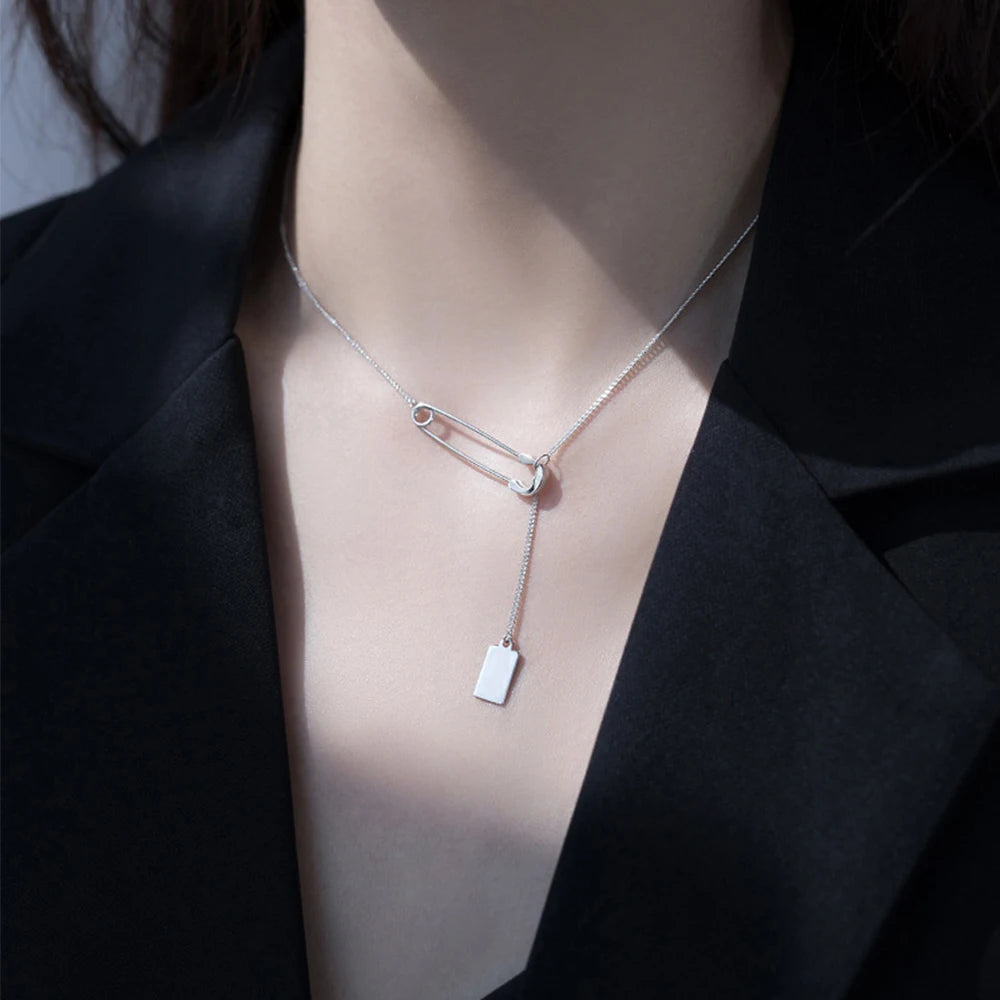 Women's Geometric Pendant Choker Clavicle Chain Necklace Pendant Choker Necklace PLUSH
