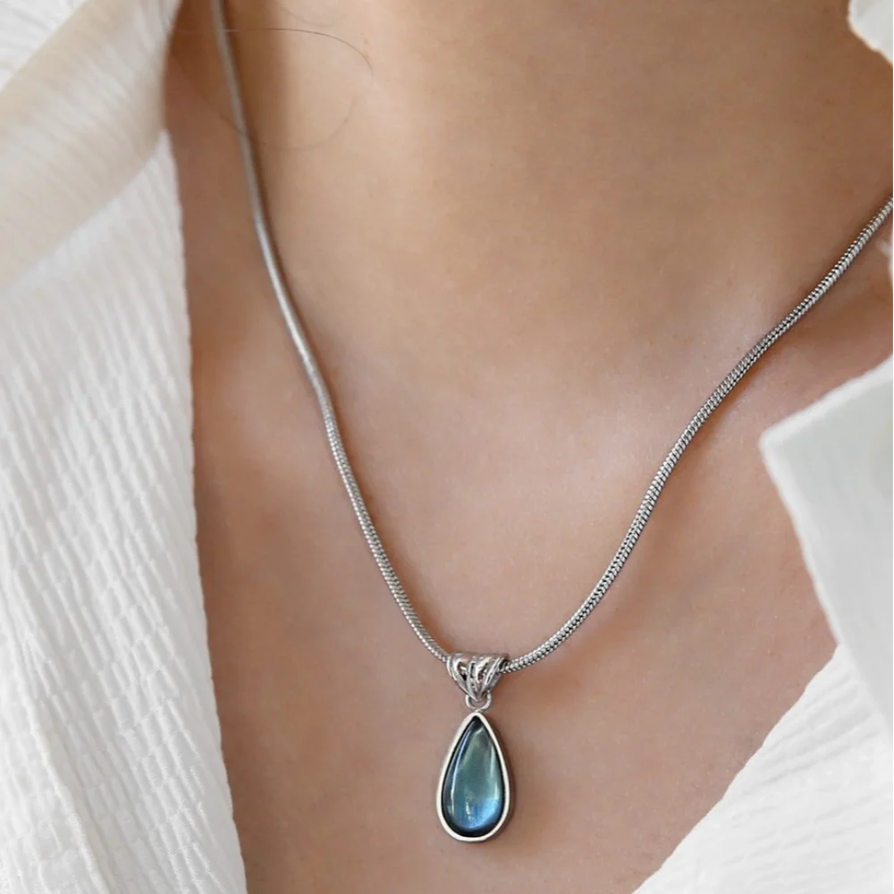 Olive Green Drop Pendant Necklace – Snake Chain Vintage Style Pendant Necklace PLUSH