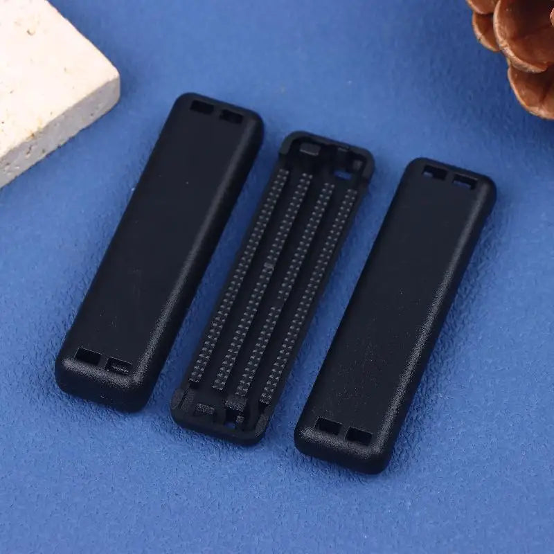 Universal Seat Belt Adjuster Clip – Shoulder Strap Stopper 4pcs Seat Belt Adjuster PLUSH