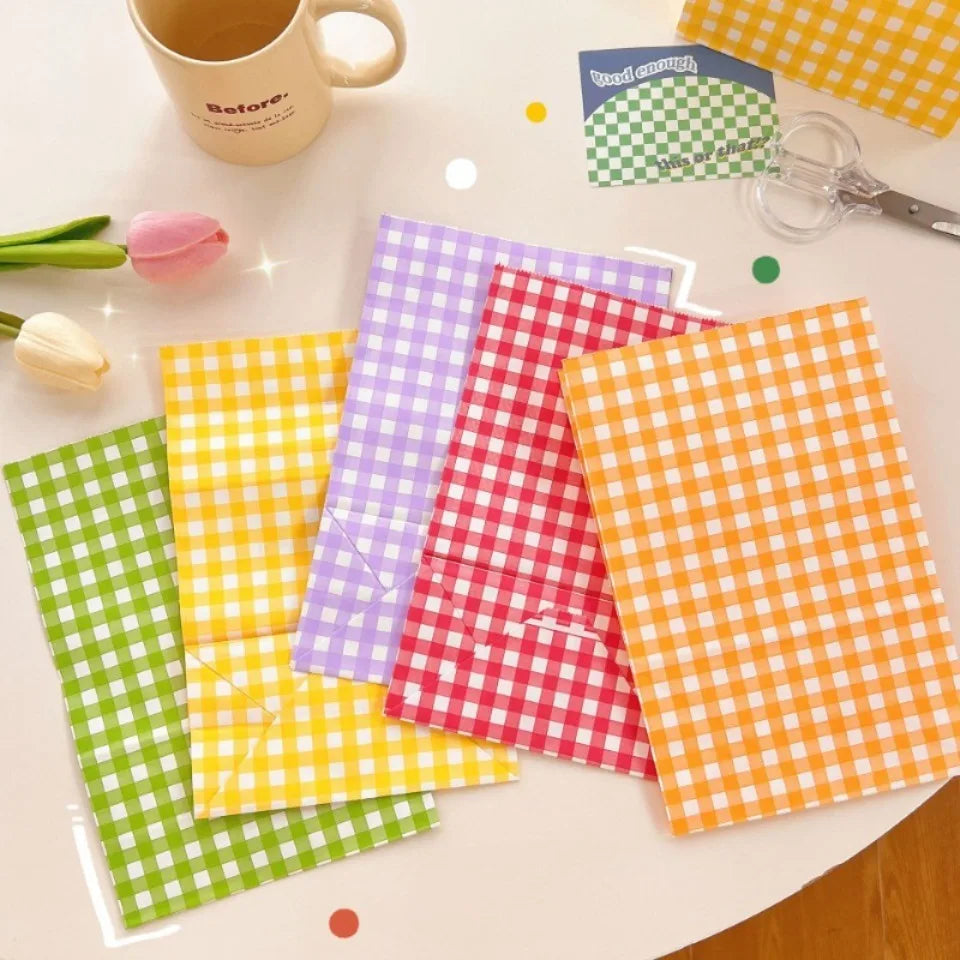 Colorful Kraft Paper Party Gift Bags – 10/20/30 Pack Party Gift Bags PLUSH