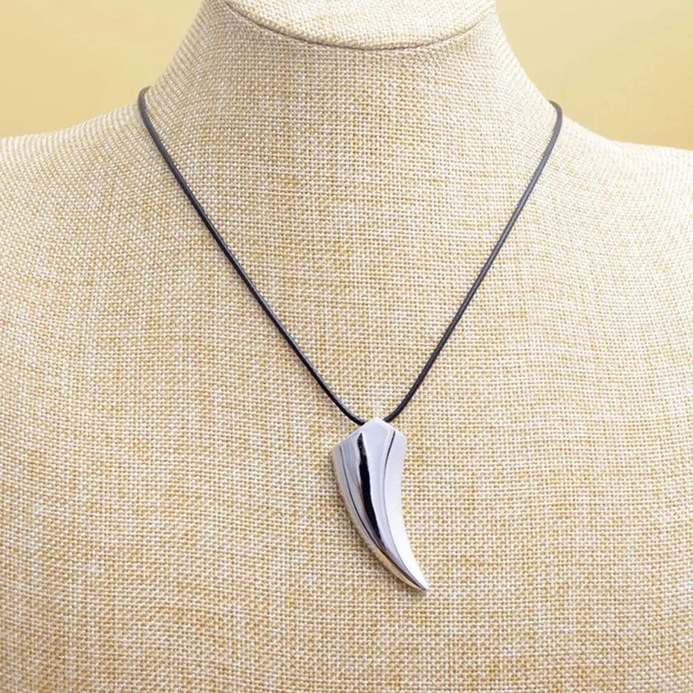 Wolf Pendant Necklace – Zinc Alloy Fashion Jewelry Silver/Black Pendant Necklace PLUSH Silver
