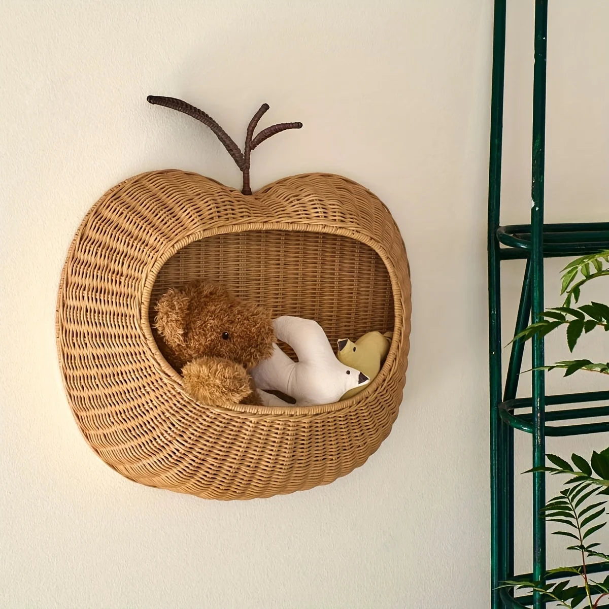 Rustic Handwoven Apple Wall Basket – Natural Vine Home Organizer Wall Storage Basket PLUSH