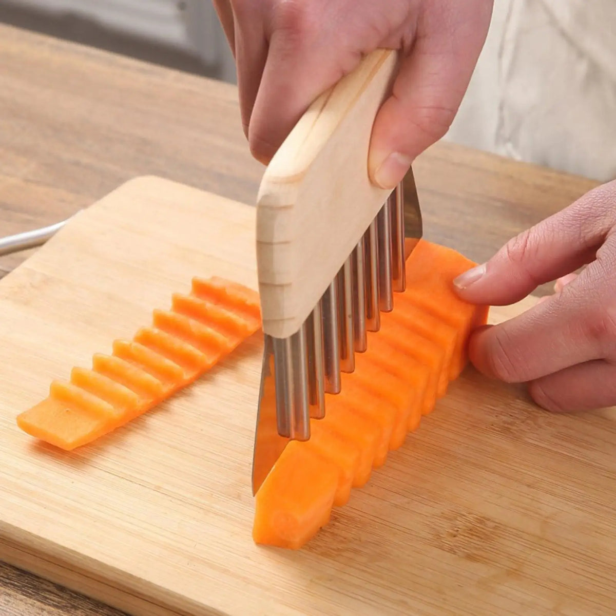 Stainless Steel Crinkle Cutter – Wavy Veggie & Fry Slicer Crinkle Cutter Slicer PLUSH