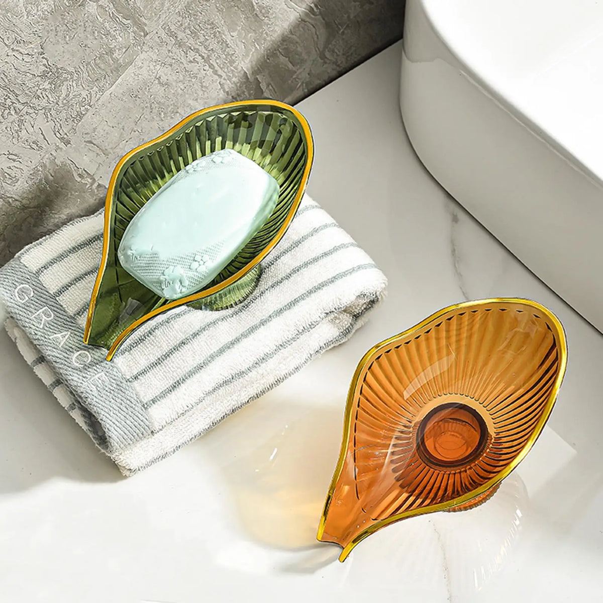 Self Draining Soap Dish with Suction Cup | Clear Plastic Tray Soap Dish PLUSH