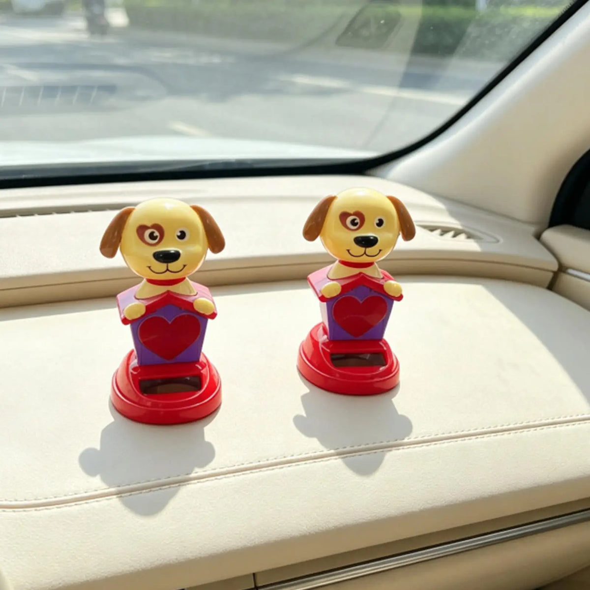 Solar Dashboard Dog Figurine – Swaying Car Decor Ornament Dashboard Figurine PLUSH