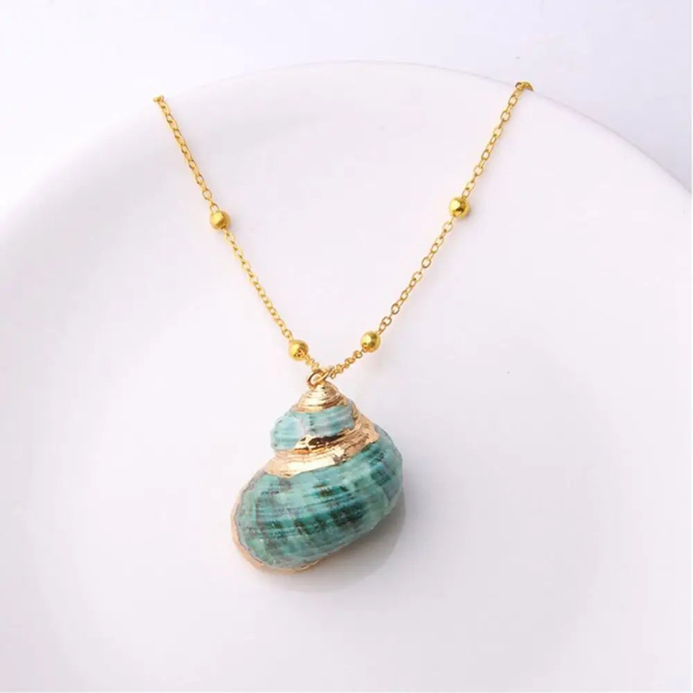 Boho Cowrie Conch Shell Pendant Necklace – Women's Beach Shell Pendant Necklace PLUSH
