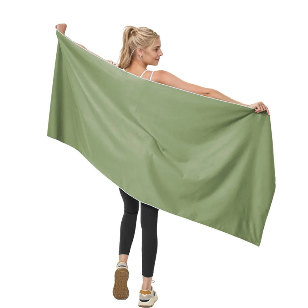Magnetic Microfiber Beach Towel – Quick Dry & Sand Free Microfiber Beach Towel PLUSH Green