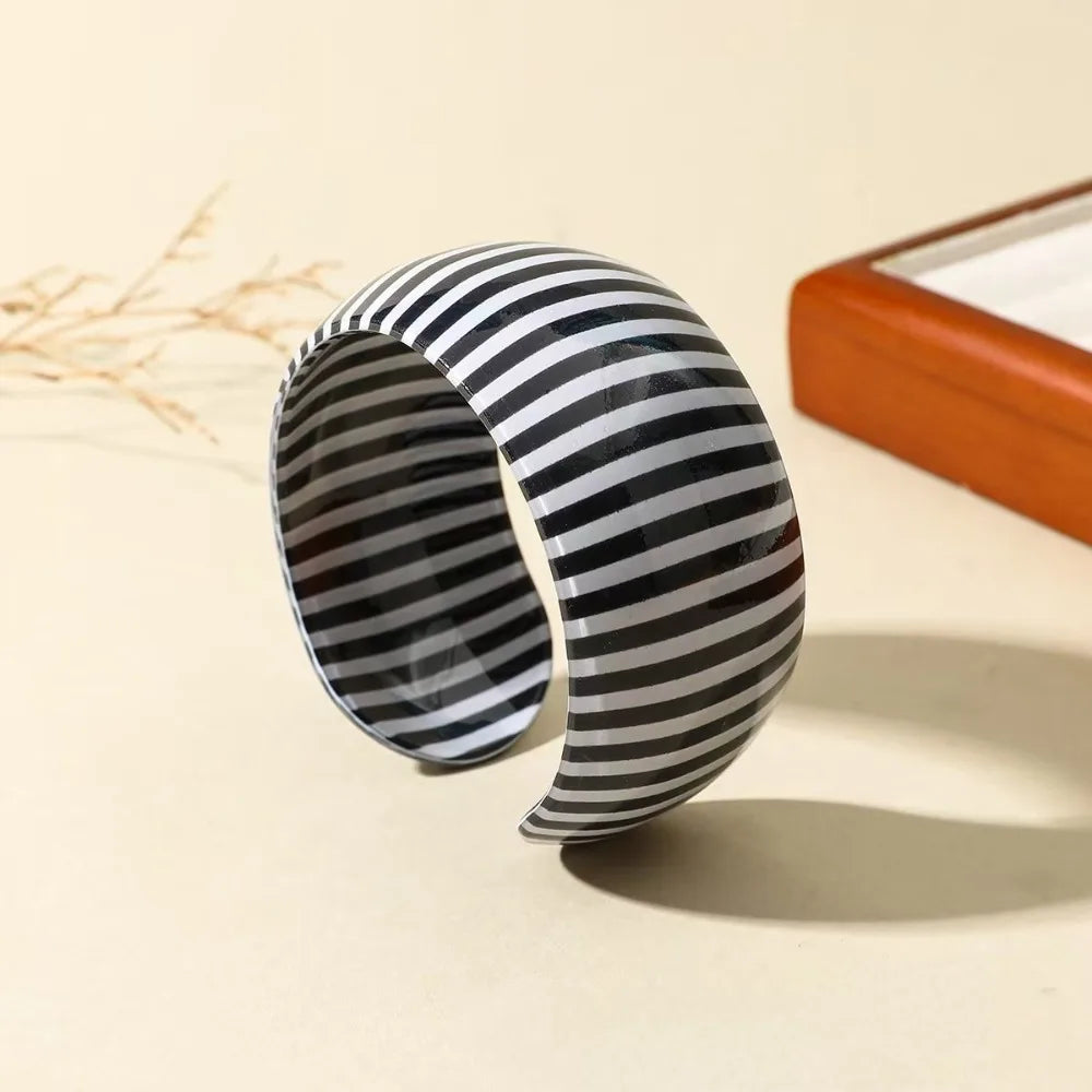 Black & White Striped Wide Acrylic Cuff Bangle – Retro Style Cuff Bangle PLUSH Vertical